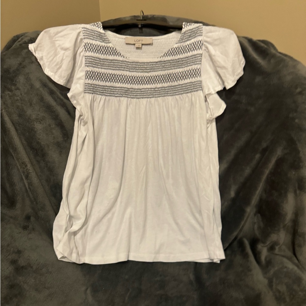 Loft flutter sleeve top size small
